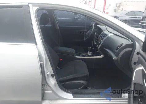 2015 Nissan Altima 2.5/2.5 S/2.5 Sl/2.5 Sv z USA, uszkodzony, nr VIN 1N4AL3AP3FC232470